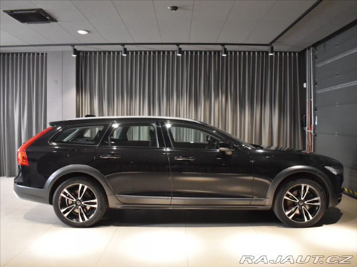 Volvo V90 2,0 CC D5 PRO Bezklíč,Taž 2020
