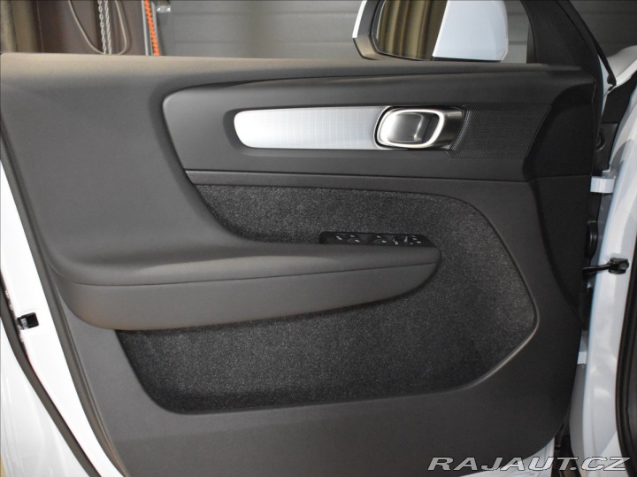 Volvo XC40 2,0 B3  Core 2026