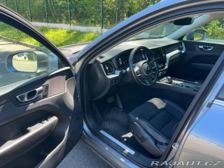 Volvo XC60 2.0 AWD MOMENTUM, ČR 2021