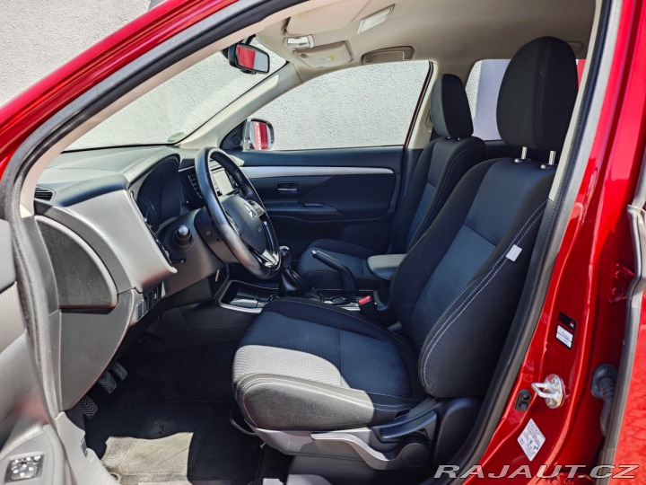 Mitsubishi Outlander 2.0 Mivec Diamant 2WD Kam 2017