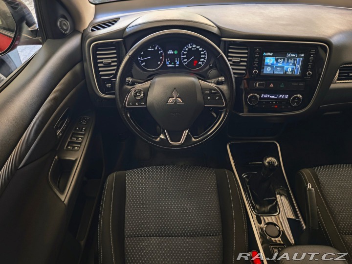 Mitsubishi Outlander 2.0 Mivec Diamant 2WD Kam 2017
