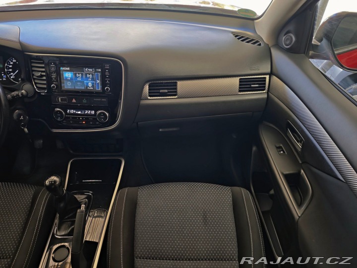 Mitsubishi Outlander 2.0 Mivec Diamant 2WD Kam 2017