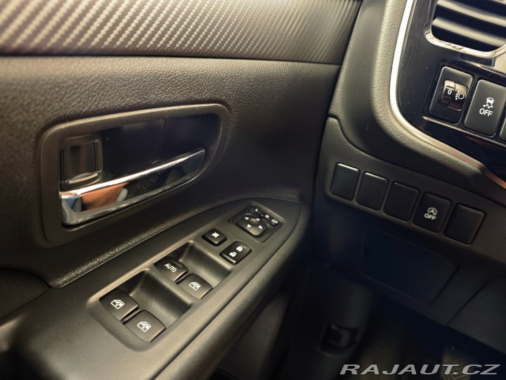 Mitsubishi Outlander 2.0 Mivec Diamant 2WD Kam 2017