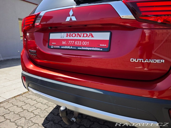 Mitsubishi Outlander 2.0 Mivec Diamant 2WD Kam 2017