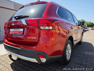 Mitsubishi Outlander 2.0 Mivec Diamant 2WD Kam 2017