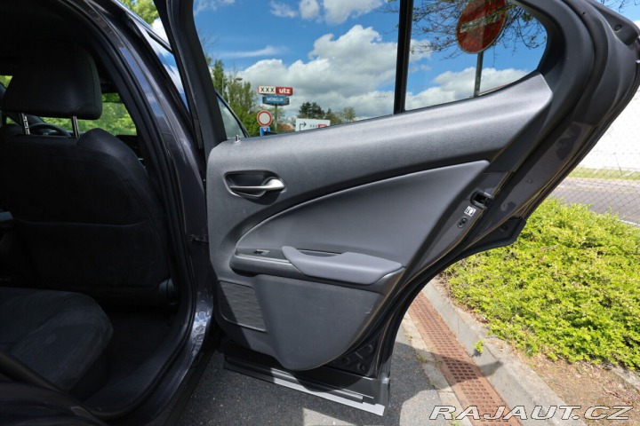 Lexus Ostatní modely UX 300h 300H 2.0 HEV BUSINESS TEC 2025