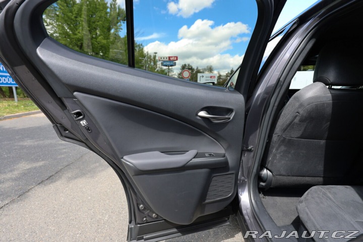 Lexus Ostatní modely UX 300h 300H 2.0 HEV BUSINESS TEC 2025