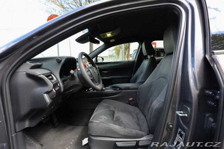 Lexus Ostatní modely UX 300h 300H 2.0 HEV BUSINESS TEC 2025