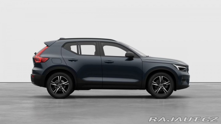 Volvo XC40 B3 2.0L 163 HP AT7 FWD CO 2026