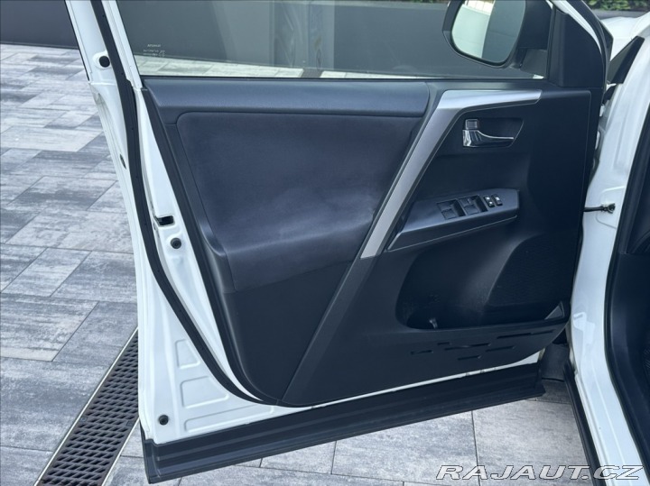 Toyota RAV4 2,0 152PS Executive M/T 2016