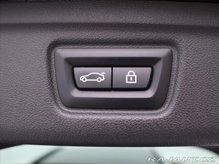 BMW 3 2,0 330e xDrive M-Paket L 2021