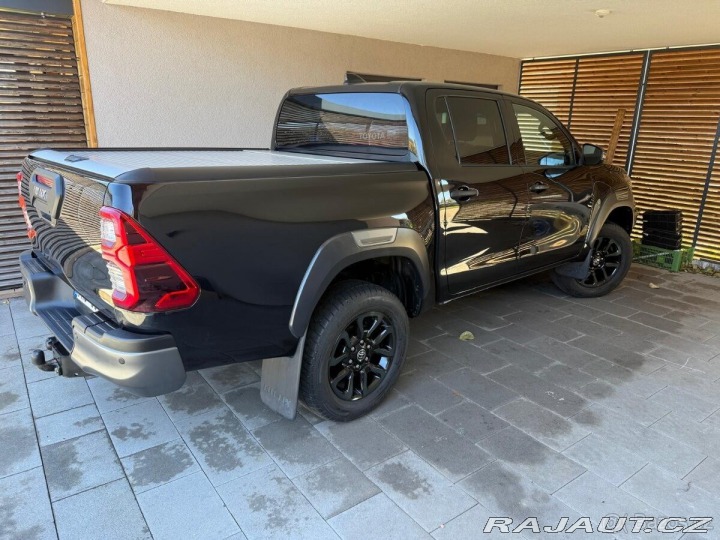 Toyota Hilux invicible v plné výbavě 2023