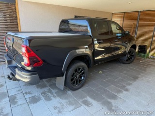 Toyota Hilux invicible v plné výbavě 2023