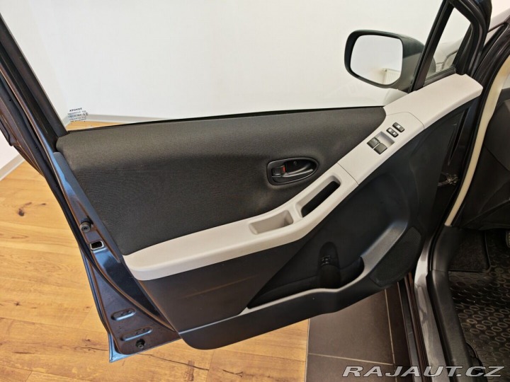 Toyota Yaris 1.0 VVT-i Dream 2011