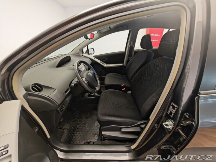 Toyota Yaris 1.0 VVT-i Dream 2011