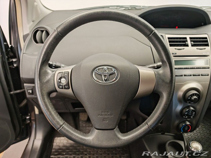 Toyota Yaris 1.0 VVT-i Dream 2011