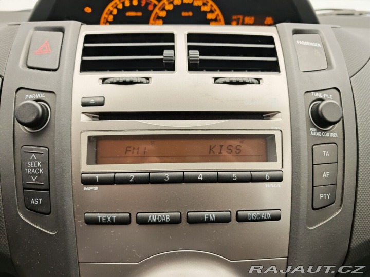 Toyota Yaris 1.0 VVT-i Dream 2011