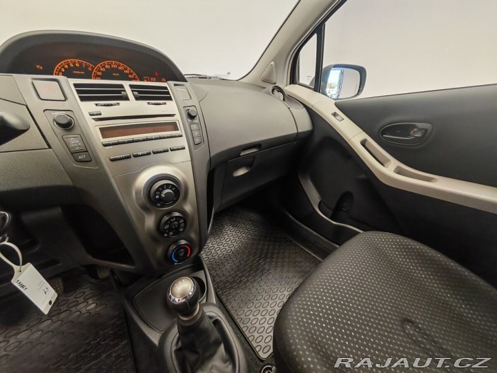 Toyota Yaris 1.0 VVT-i Dream 2011