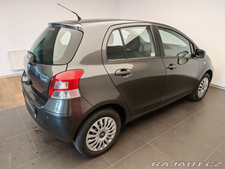Toyota Yaris 1.0 VVT-i Dream 2011