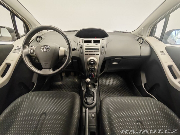 Toyota Yaris 1.0 VVT-i Dream 2011