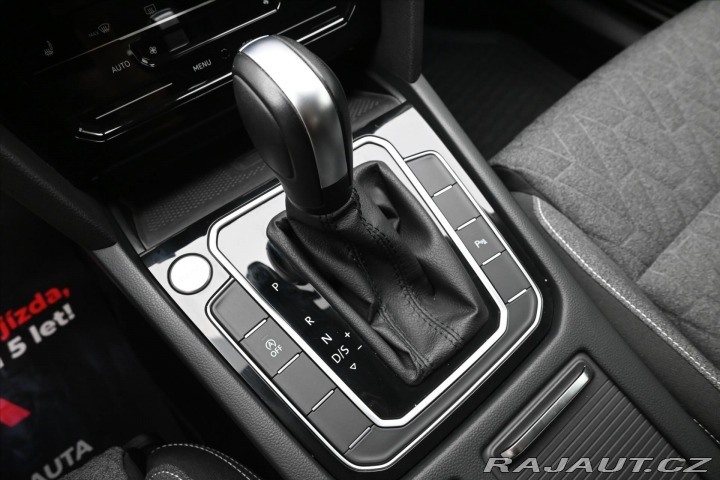 Volkswagen Passat 2,0 TDI 110 kW DSG Busine 2023