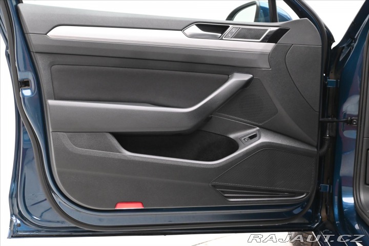 Volkswagen Passat 2,0 TDI 110 kW DSG Busine 2023