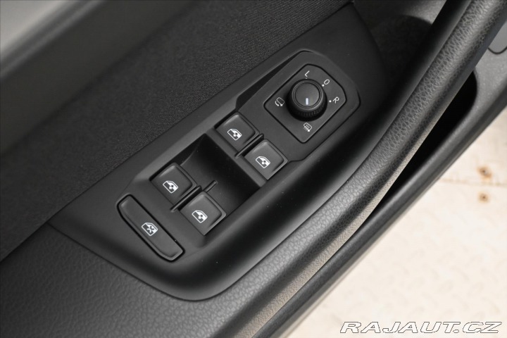 Volkswagen Passat 2,0 TDI 110 kW DSG Busine 2023