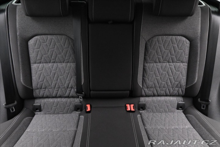Volkswagen Passat 2,0 TDI 110 kW DSG Busine 2023