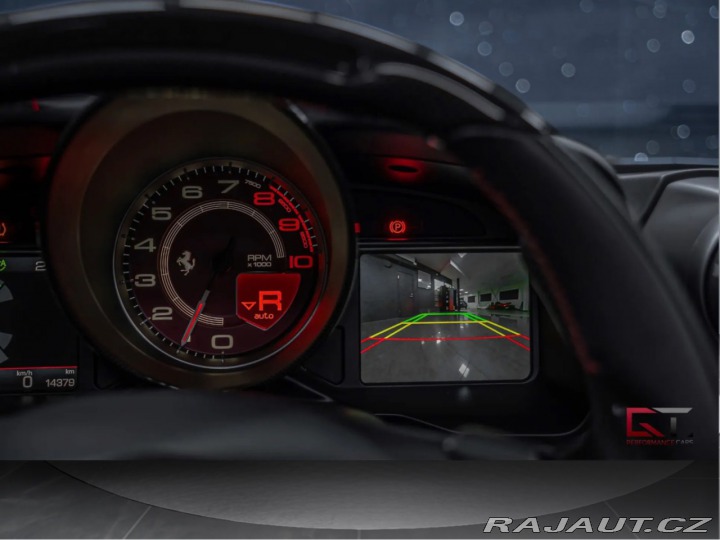 Ferrari F8 Spider Lift 2021