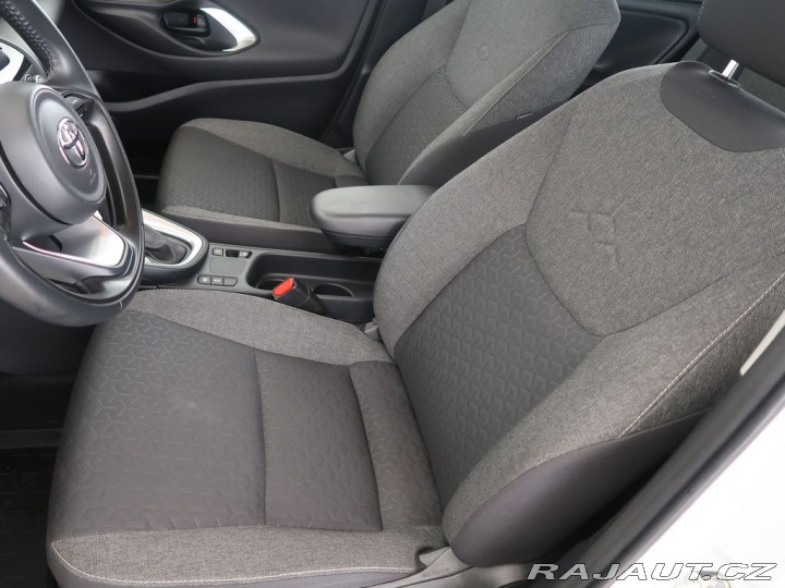 Toyota Yaris Cross 1.5,AT,CZ,1Maj,ComfortTec 2023