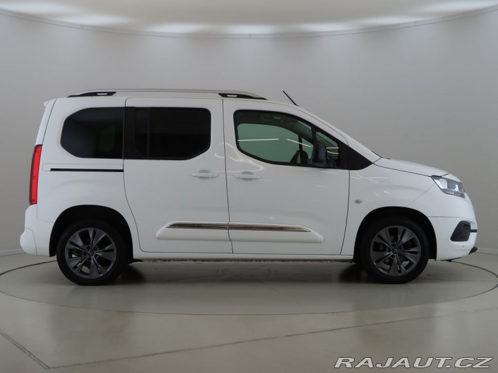 Toyota ProAce 1.2,Family L1,110KW,Manuá 2022