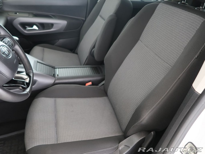 Toyota ProAce City Verso 1.2,Family L1,110KW,Manuá 2022