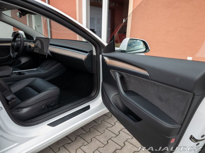 Tesla Model 3 Standard Range Plus 239 k 2021