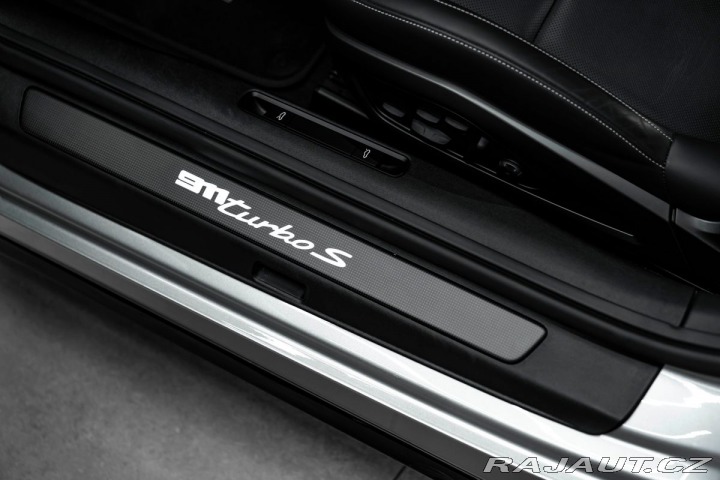 Porsche 911 Turbo S 2024