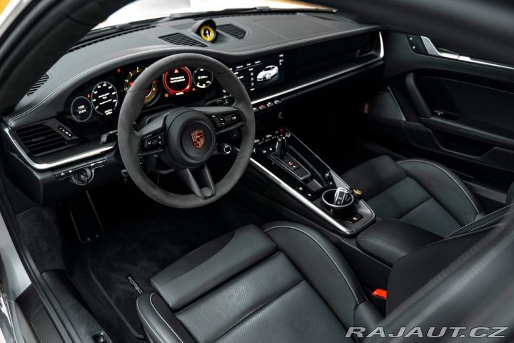 Porsche 911 Turbo S 2024
