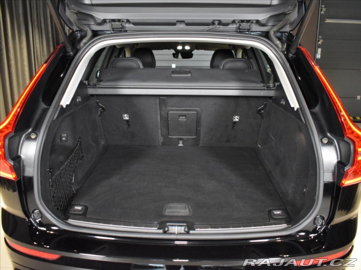 Volvo XC60 2,0 B4 AWD PLUS tažné,Bez 2023
