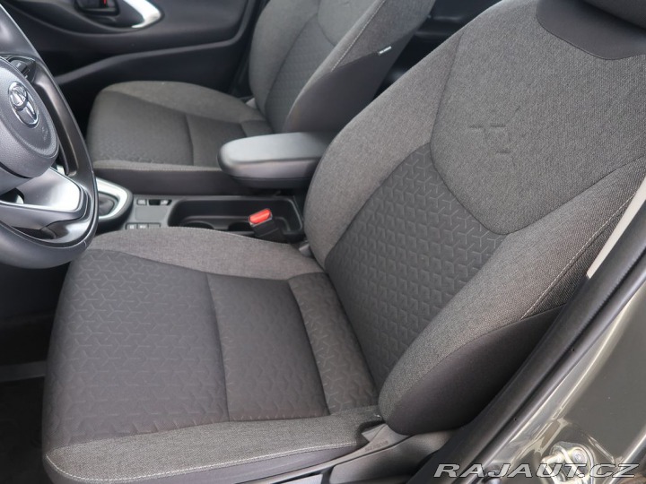 Toyota Yaris Cross 1.5,AT,CZ,1Maj,ComfortTec 2023
