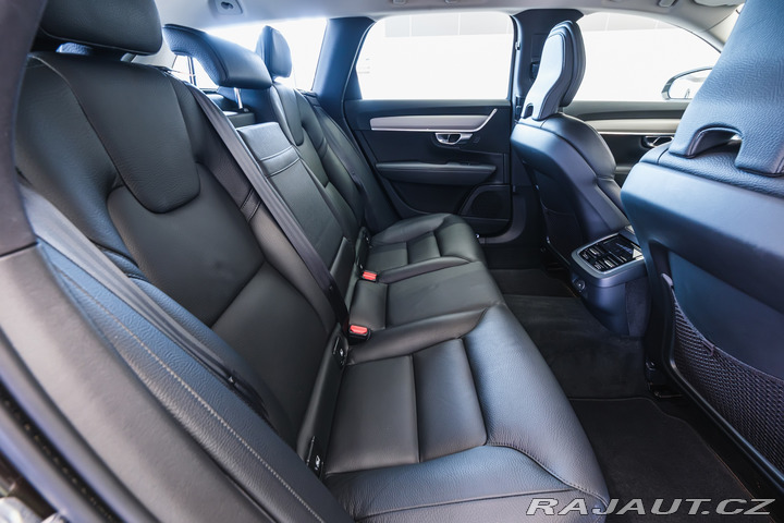 Volvo V90 B4 145kW AT Momentum Pro 2021