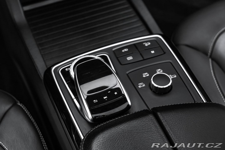 Mercedes-Benz GLE panorama, asistenty 2017