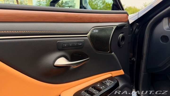 Lexus Ostatní modely ES 300h 300H 2,5 HEV LUXURY 2024