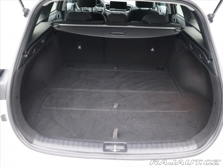 Kia Ceed 1,5 T-GDI 117kW TOP DPH C 2022