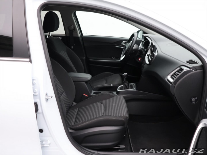 Kia Ceed 1,5 T-GDI 117kW TOP DPH C 2022