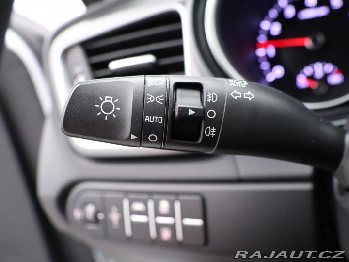 Kia Ceed 1,5 T-GDI 117kW TOP DPH C 2022