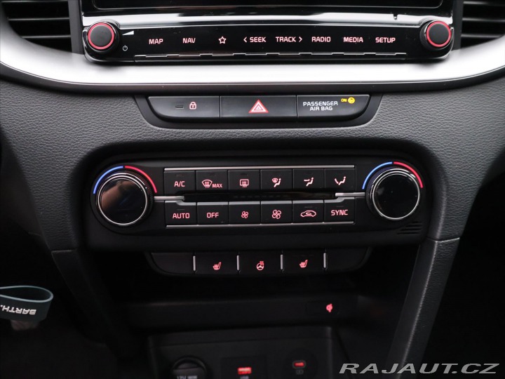 Kia Ceed 1,5 T-GDI 117kW TOP DPH C 2022