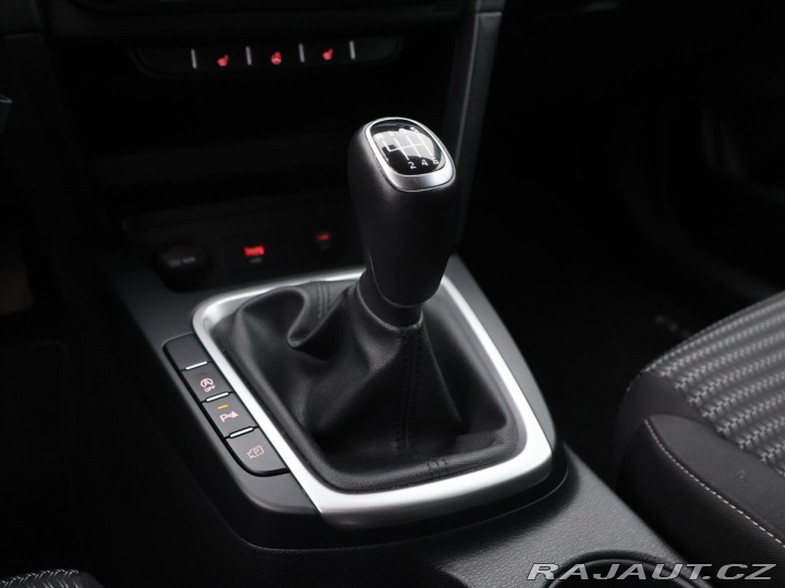 Kia Ceed 1,5 T-GDI 117kW TOP DPH C 2022
