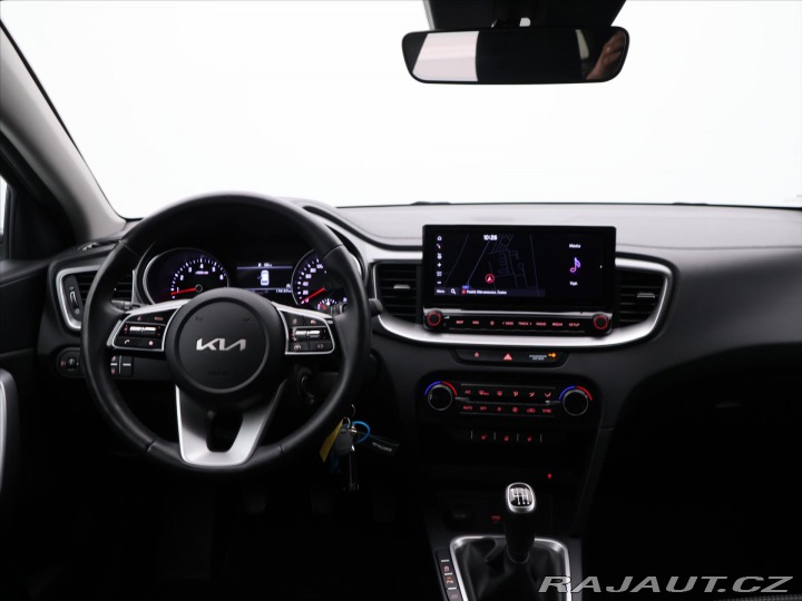Kia Ceed 1,5 T-GDI 117kW TOP DPH C 2022