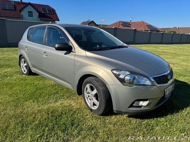Kia Ceed  2011