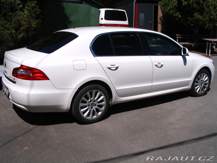Škoda Superb sedan 2012
