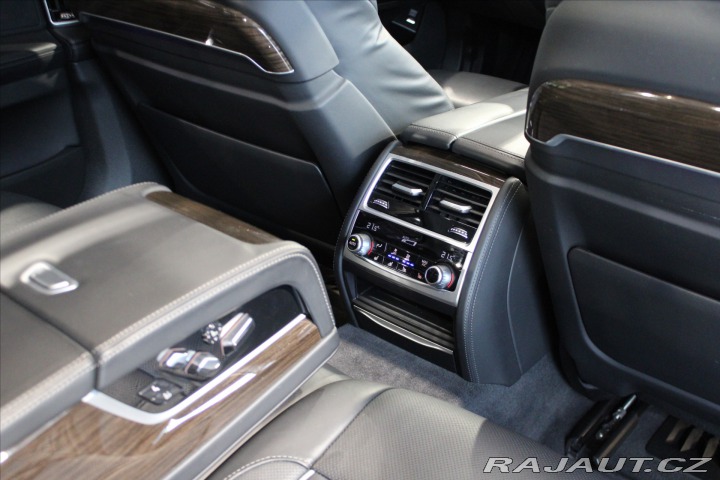 BMW 7 740d xDrive Masáž/NezTop/ 2022