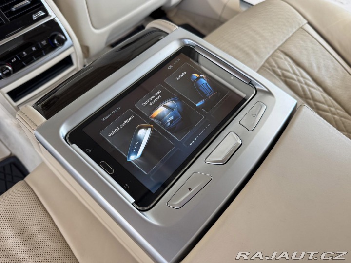 BMW 7  1800